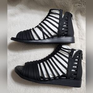 Journee Collection Black Gladiator Sandals 7.5 WD